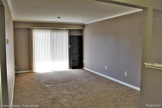 Building Photo - 2025 E Franklin Dr