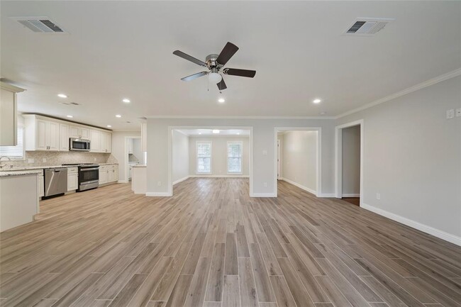 Building Photo - 10311 Londonderry Dr