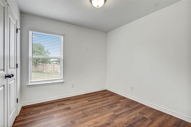 Building Photo - 610 Splitrock