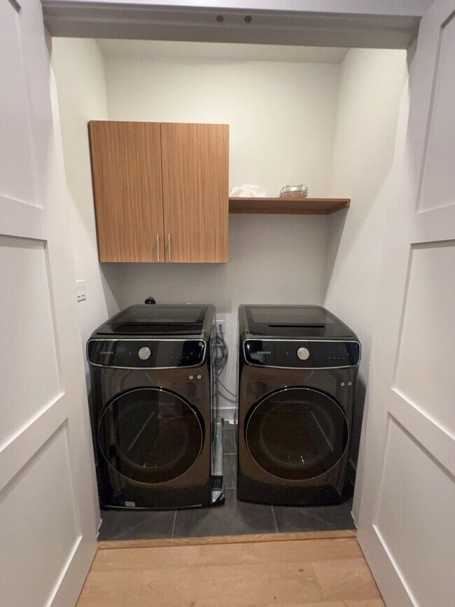 Building Photo - 2414 Gray St