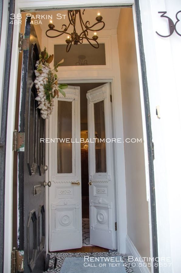 Building Photo - 38 Parkin St