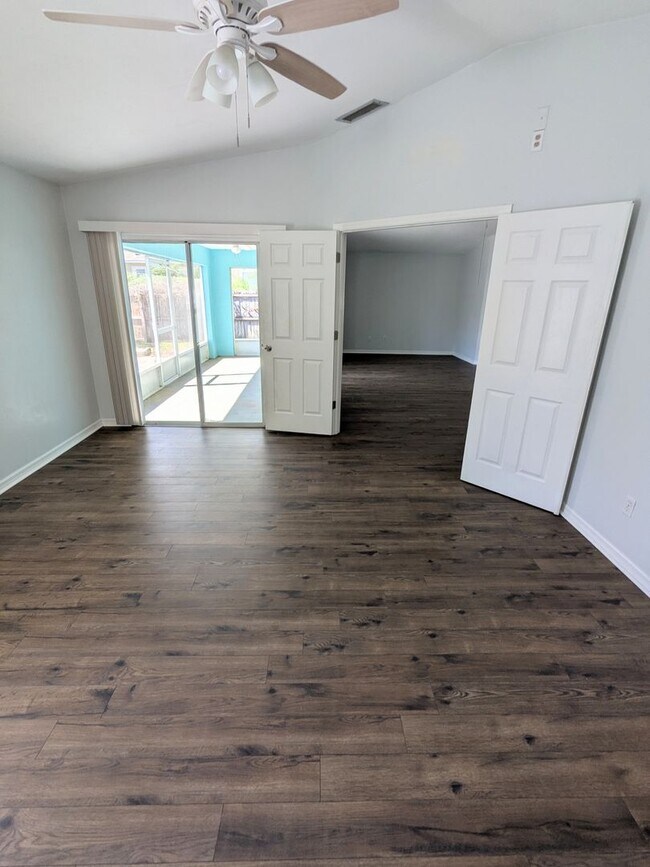 Building Photo - Welcome to Your Next Home in Port Orange!