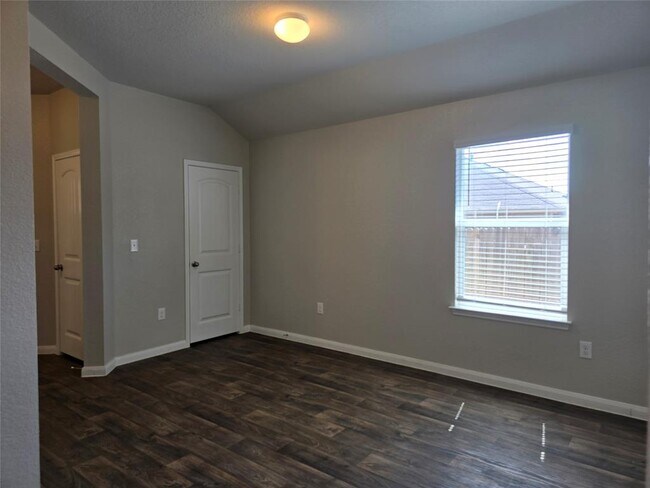 Building Photo - 101 Stellamar Dr