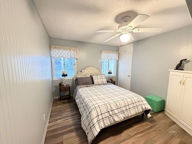 Building Photo - Perfect Long Term Home Close to Town