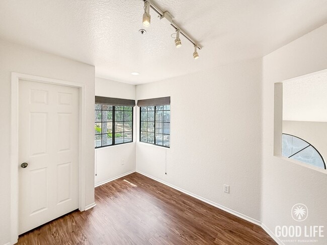 Building Photo - Beautiful 4B/2.5BA House in Vista w/ Attac...