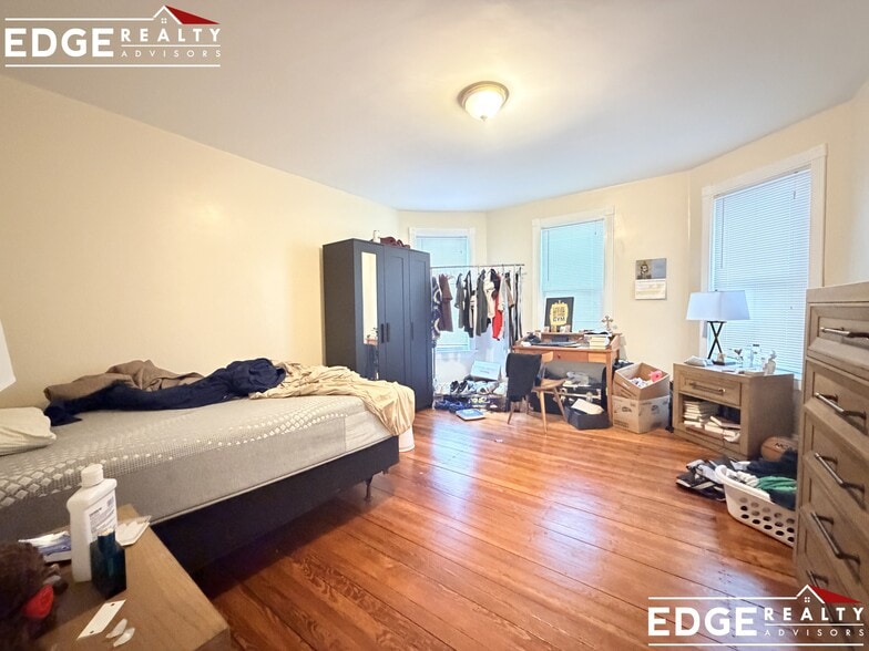 Building Photo - 5-7 Weitz Unit 7