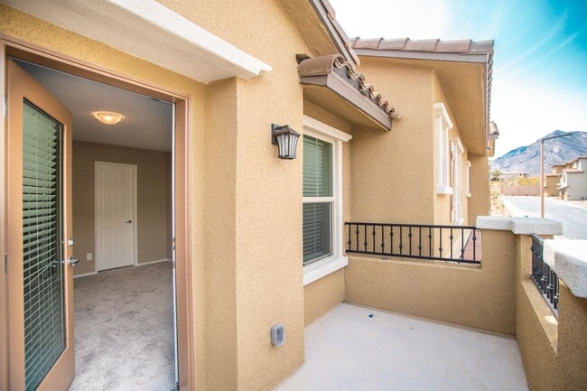 Building Photo - COMING SOON!! GorgeousTownhome in Summerlin