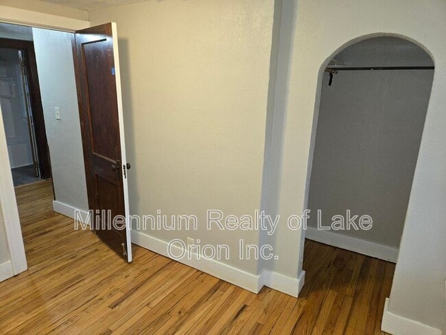 Building Photo - 30 E Beverly Ave