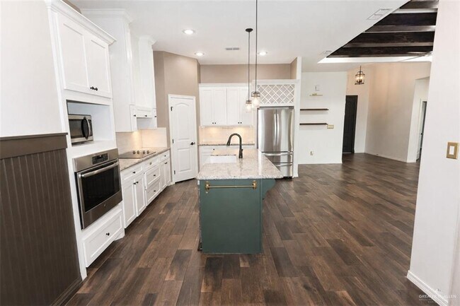 Building Photo - 5305 Ginko Dr