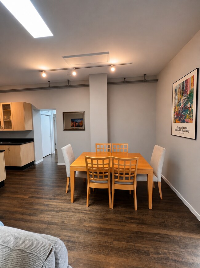 Building Photo - 2013 W Division