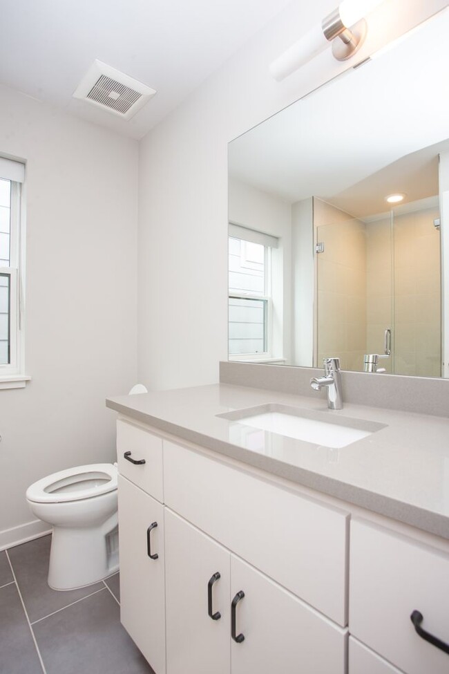 Building Photo - Beautifully Partially Furnished or Unfurni...