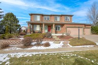 Building Photo - Spacious 2-Story with Mountain Views Schoo...