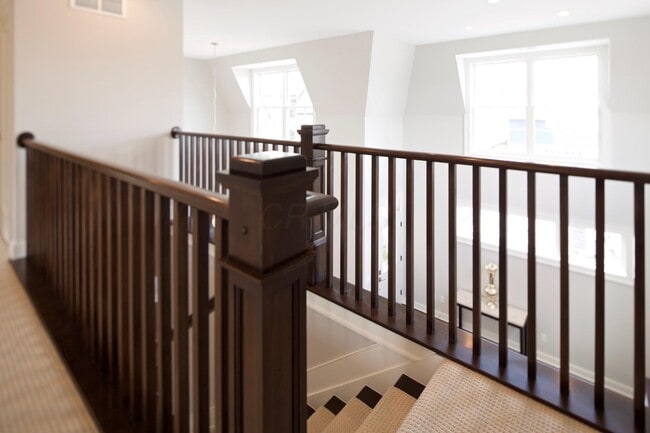 Building Photo - 84 N 6th St