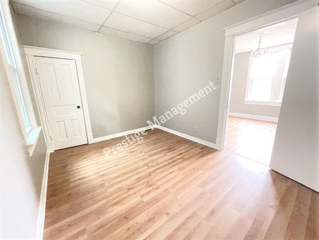 Building Photo - Large Renovated 3 bed 2 bath Home