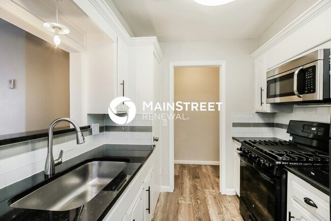 Building Photo - 3 Bedroom Pet-Friendly Home in Oklahoma City, OK with Main Street Renewal