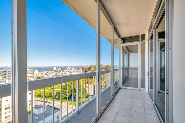 Building Photo - 2200 Sacramento St