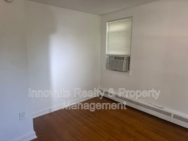 Building Photo - 400 Unruh Ave