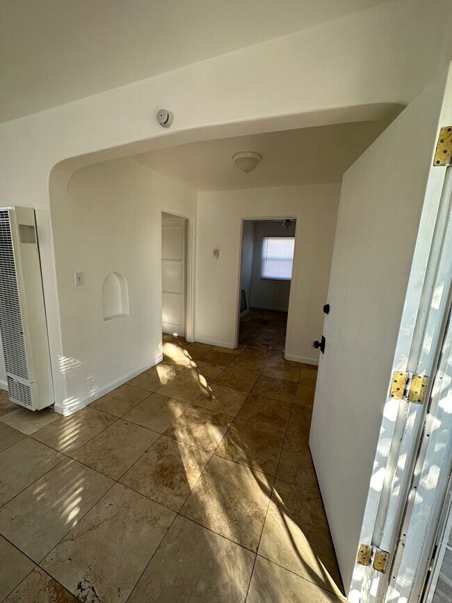 Building Photo - 6719-21 Wunderlin Ave