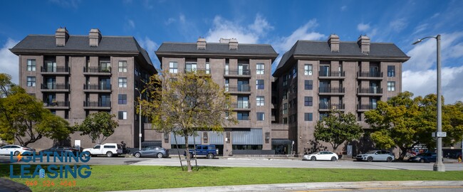 Building Photo - 8813 Burton Way