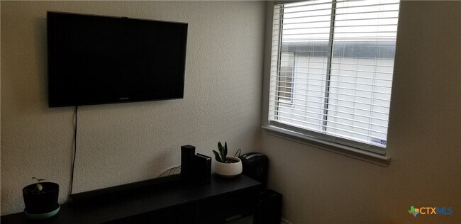 Building Photo - 2703 Blackburn Dr