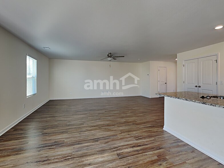 Building Photo - 6060 Mason Tucker Dr