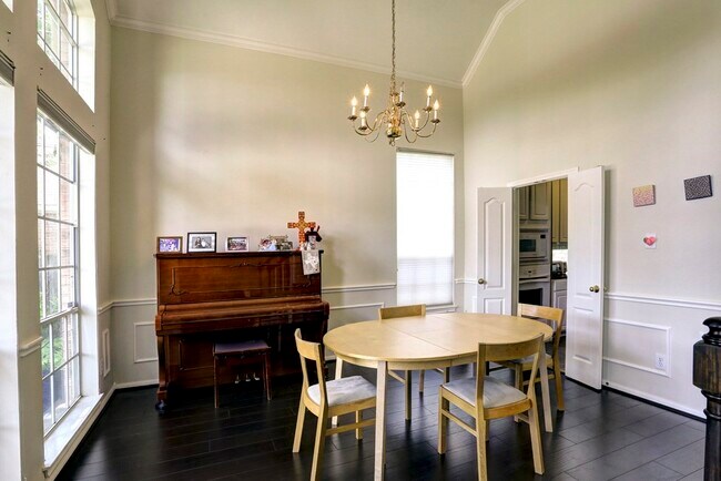 Building Photo - 18042 Somerset Knolls Ct