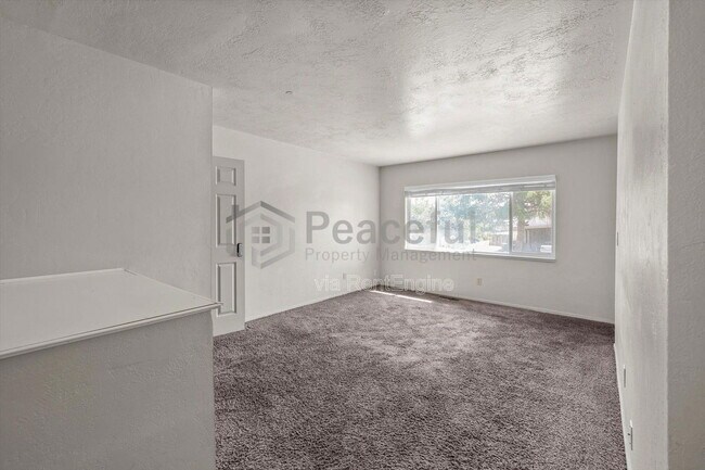 Building Photo - 1425 Mandalay Rd W