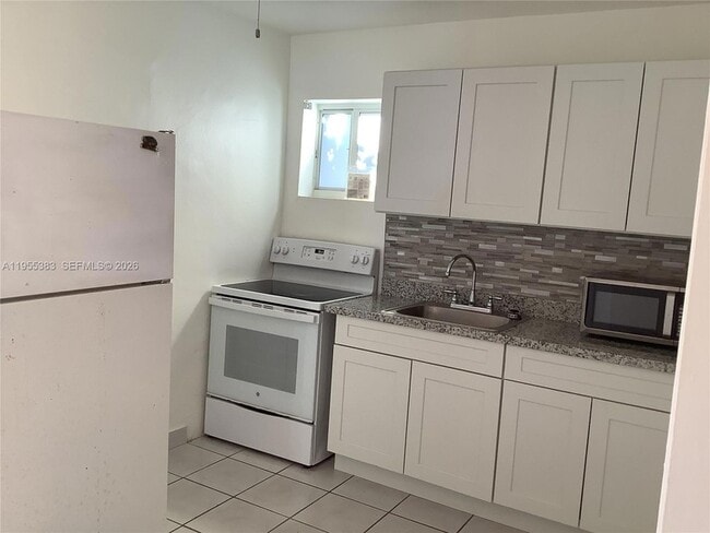 Building Photo - 3620 SW 13th Terrace