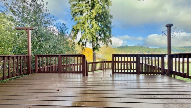 Building Photo - Lakefront Home at Summit Lake 3 Bedrooms with Lake Views