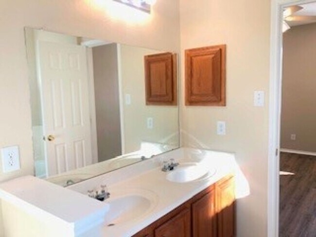 Building Photo - Charming 3-Bedroom Home with Open Floor Plan & Great Community Amenities!