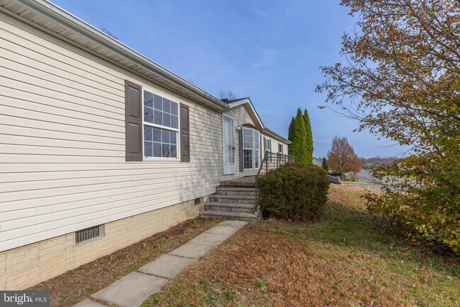 Building Photo - 202 N Teal Rd