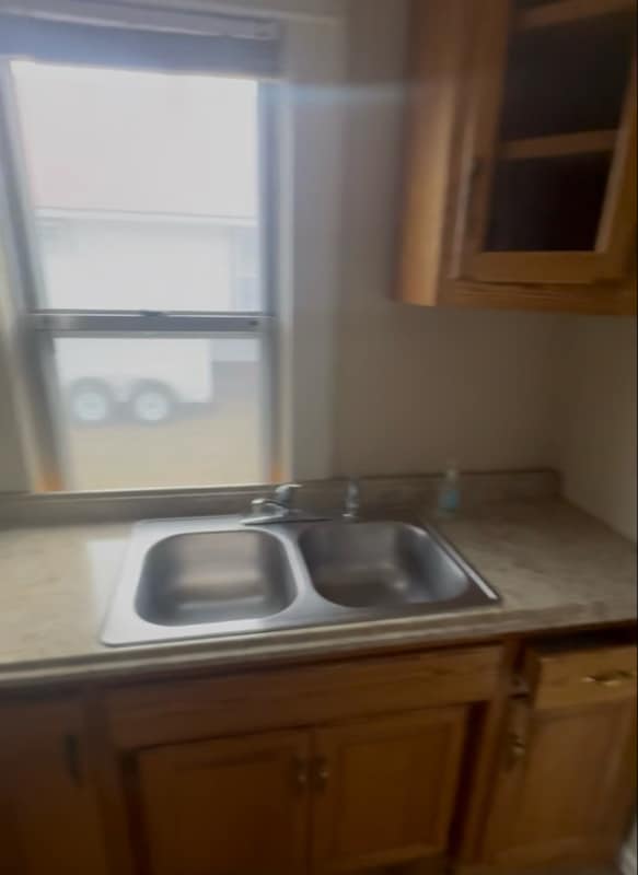 Building Photo - 916 N Sheridan Ave