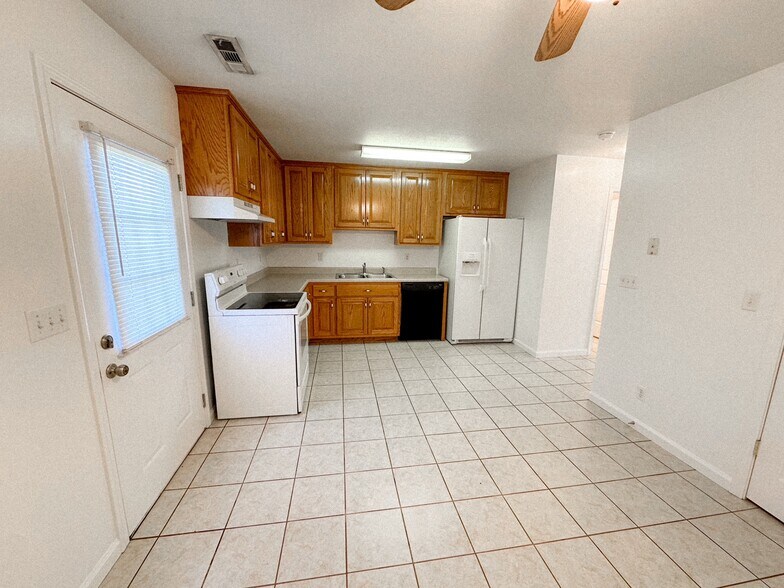 Building Photo - 174 Boswell Cir