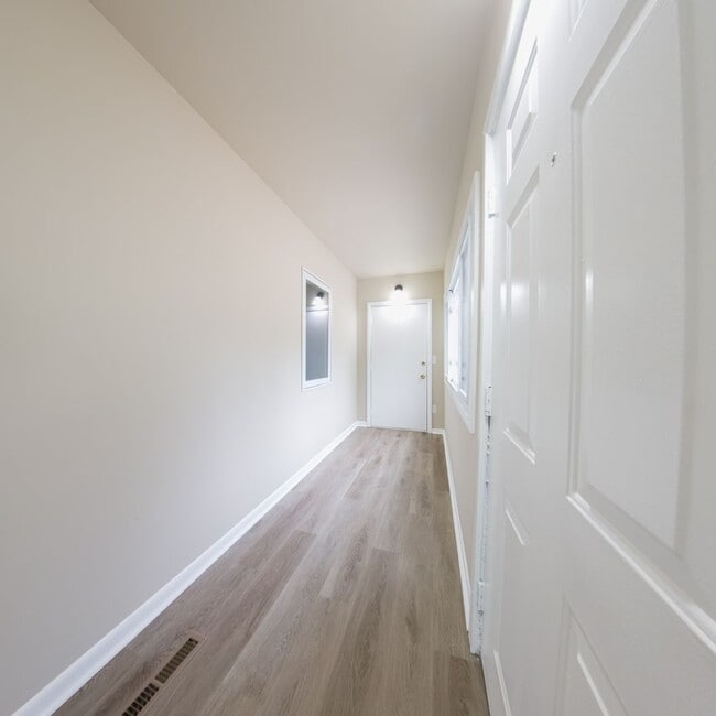 Building Photo - 3 Bedroom 2 Bath Home Conrad Iowa