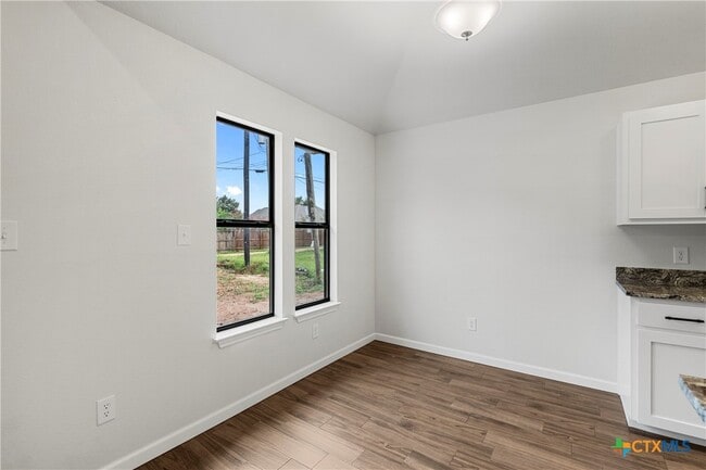 Building Photo - 230 Plum St