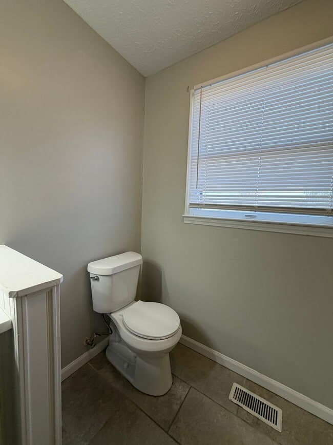 Building Photo - Location!!!!