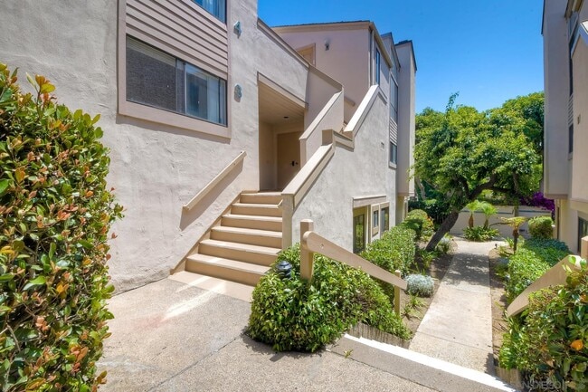 Building Photo - 573 S Sierra Ave