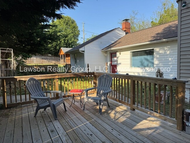Building Photo - Large Raleigh Court Home on a Corner Lot