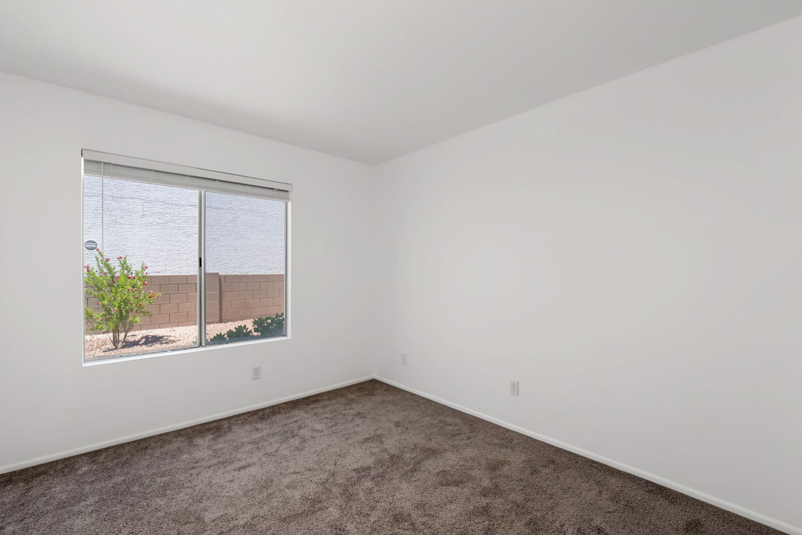 Building Photo - 1336 N 85th Pl