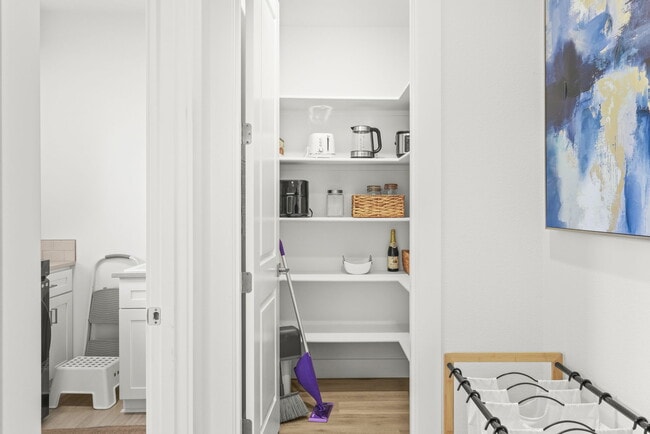 Building Photo - 5891 SW 67th Pl