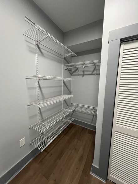 Building Photo - 170 Putnam St