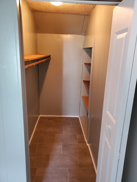 Building Photo - 30 W Commerce St