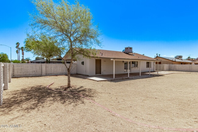 Building Photo - 816 E Saguaro St