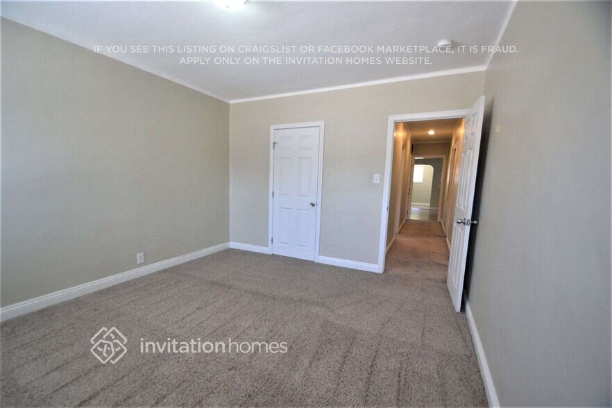 Building Photo - 11452 Hadley St