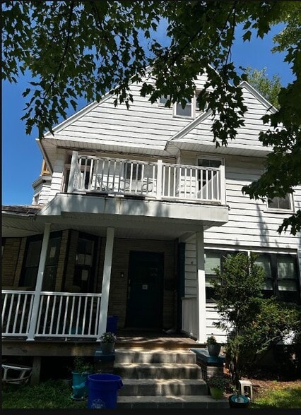 Building Photo - 601 Clay Ave