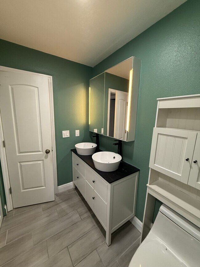 Building Photo - 102 Kristi Ann Ct