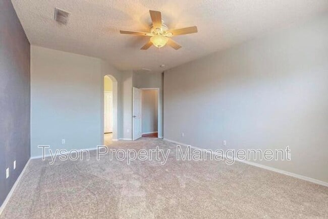 Building Photo - 10432 Savoy Dr NW