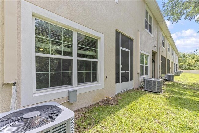 Building Photo - 1117 Hillhurst Dr