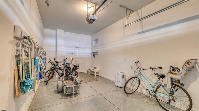 Building Photo - 1A N Victoria Ave