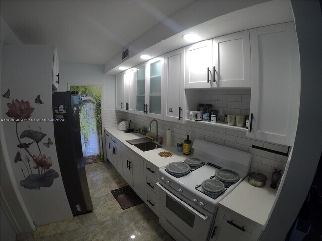 Primary Photo - 1698 Northeast 182nd Street Apt #1698, Nor...